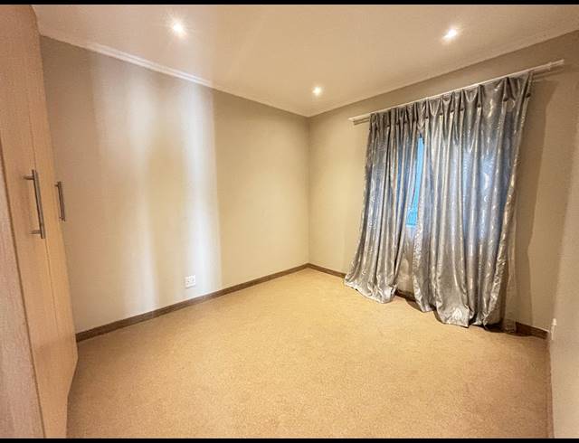 2 BEDROOM APARTMENT FOR SALE IN UMHLANGA RIDGE